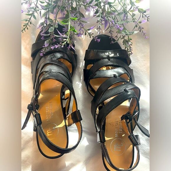 Like new! Mootsies Tootsies “MOCARLEY” black wedges! - Picture 4 of 8
